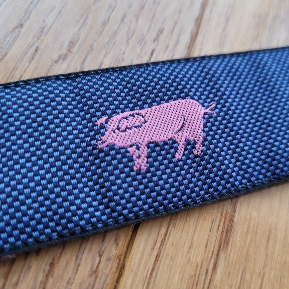 J. McLaughlin Belt D-Ring Embroidered Blue Pink Pig Women's Large 1.5" - Picture 3 of 7